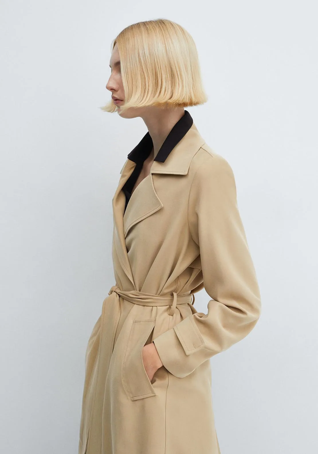 Flowy lapel trench